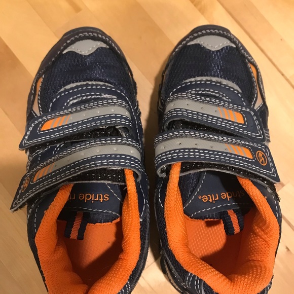 Stride Rite 8.5 - Picture 4 of 6
